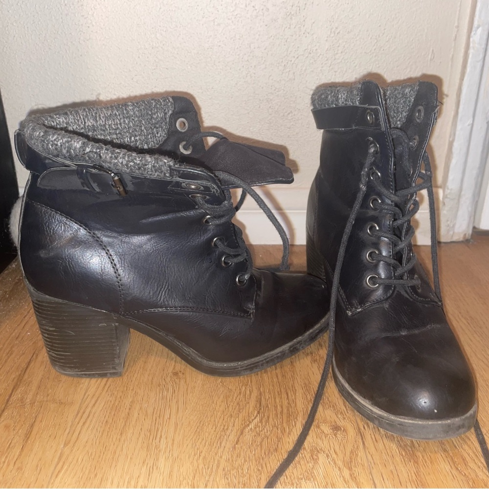 Lace-up Boots with Heel!